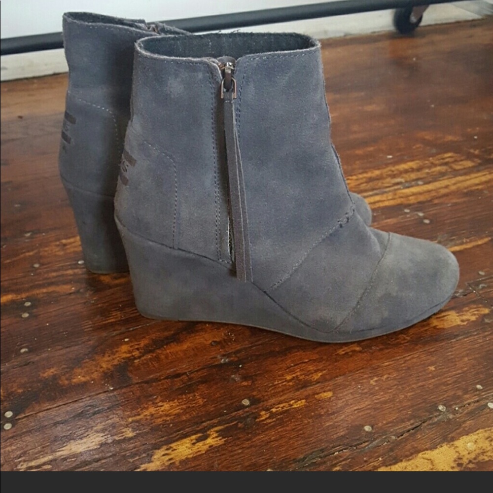 Toms gray suede booties. Size 9. Decent condition.